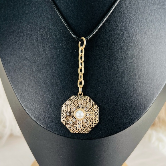 Aged goldtone faux pearl chain drop pendant + black cord Necklace - Picture 1 of 7